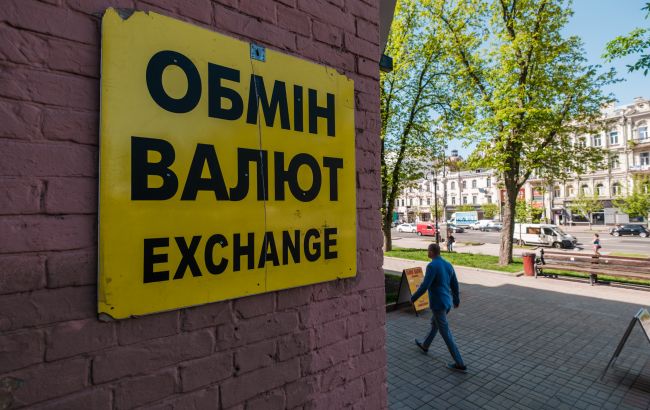Курс долара 22 травня в обмінних пунктах та банках залишається стабільним - яка вартість валюти. 1