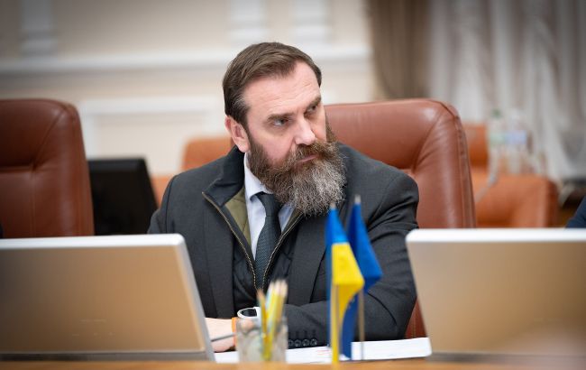 Лисовой прокоментував, чи вплинуло дозволення на виїзд молоді за кордон на вступну кампанію. 1