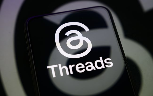 Meta представила нові функції для Threads, зокрема Live Chats та Direct Messages. Ці оновлення дозволять користувачам спілкуватися в реальному часі та обмінюватися приватними повідомленнями. Компанія прагне покращити взаємодію між користувачами, надаючи більше можливостей для комунікації. Очікується, що ці зміни підвищать залученість аудиторії та розширять функціонал платформи. Meta представила нові функції для Threads, зокрема Live Chats та Direct Messages. Ці оновлення дозволять користувачам спілкуватися в реальному часі та обмінюватися приватними повідомленнями. Компанія прагне покращити взаємодію між користувачами, надаючи більше можливостей для комунікації. Очікується, що ці зміни підвищать залученість аудиторії та розширять функціонал платформи. 1