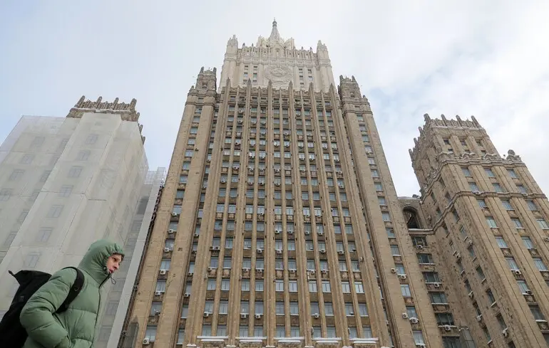 Міністерство закордонних справ Російської Федерації звинуватило країни Балтії в порушеннях прав російськомовного населення на своїх територіях, що викликало занепокоєння щодо можливих наслідків для регіональної безпеки. 1