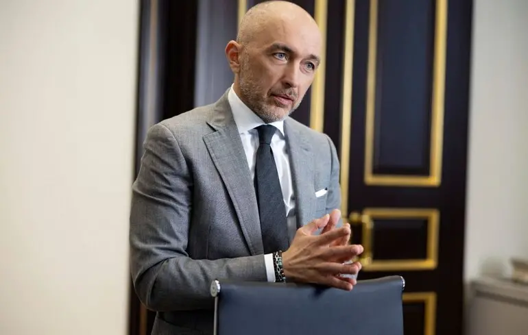 Національний банк України здійснює аналіз діяльності керівництва Сенс Банку. 1