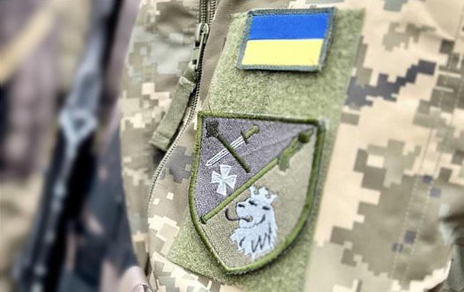 Напад на ТЦК у Львові - натовп оточив автомобіль і визволив чоловіка. 1
