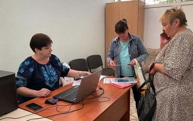 Оцифрування трудових книжок завершиться 10 червня. Як подати скан до Пенсійного фонду України? 1