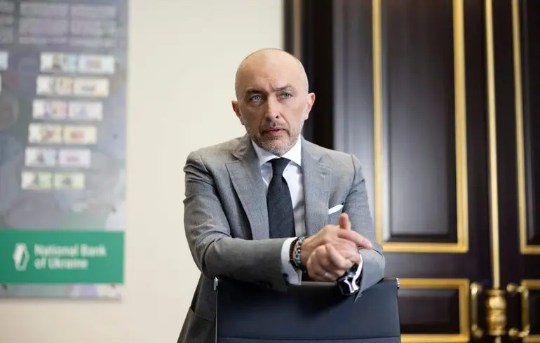 Пишний пояснив, яким чином Національний банк України знаходить баланс між забезпеченням цінової стабільності та підтримкою економічного розвитку. 1