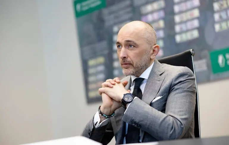 Пишний повідомив про те, що Веселий не має впливу, проте Національний банк України підтвердив його візити. 1