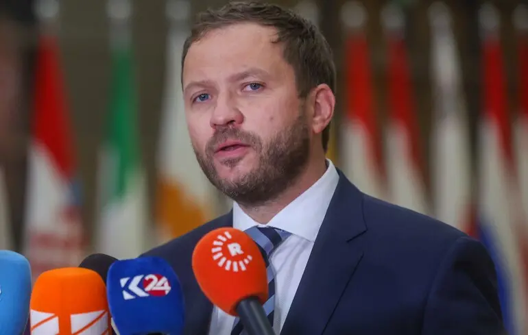 Путін висловив пропозицію Шредеру стати посередником між Росією та Європейським Союзом. Яка реакція на це в Естонії? Путін висловив пропозицію Шредеру стати посередником між Росією та Європейським Союзом. Яка реакція на це в Естонії? 1