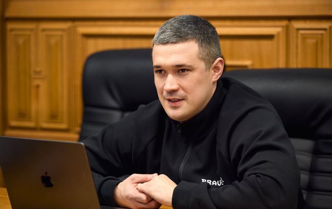 Реформа армії, запланована на 2026 рік, передбачає зміни в оплаті праці військовослужбовців та тривалості їх служби, про що повідомив Федоров. 1
