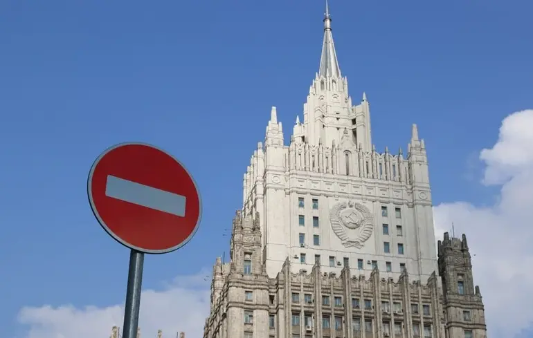 Російська Федерація відкликала свого посла з Вірменії, направивши його назад до Москви. Які причини цього рішення? 1