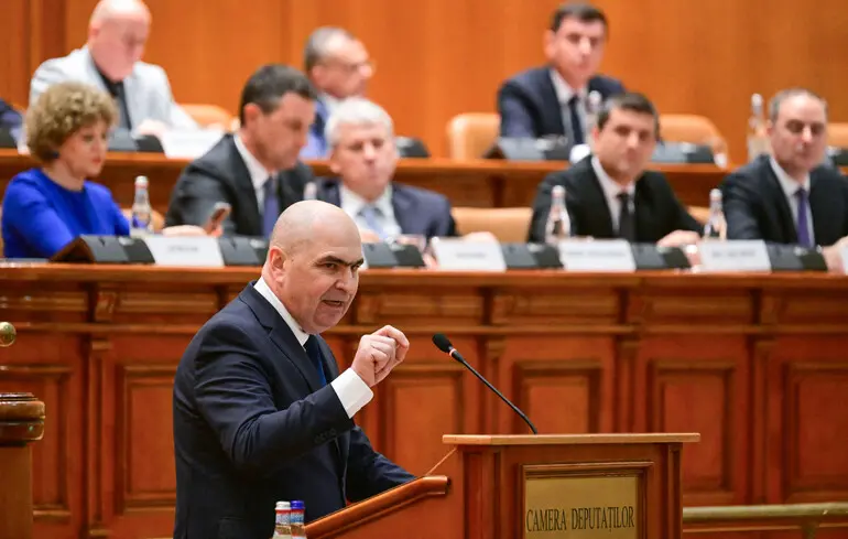 Румунія усунула з посади проєвропейський уряд, що стало наслідком голосування за недовіру. Румунія усунула з посади проєвропейський уряд, що стало наслідком голосування за недовіру. 1