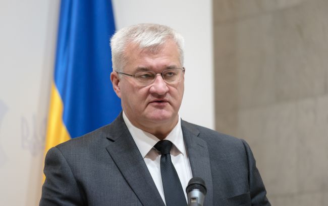 Сибига прибув до Брюсселя, де він поділився інформацією про прогрес України на шляху до європейської інтеграції. Сибига прибув до Брюсселя, де він поділився інформацією про прогрес України на шляху до європейської інтеграції. 1