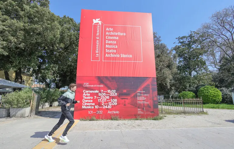 Скандал на Венеційській бієнале - журі пішло у відставку Скандал на Венеційській бієнале - журі пішло у відставку 1