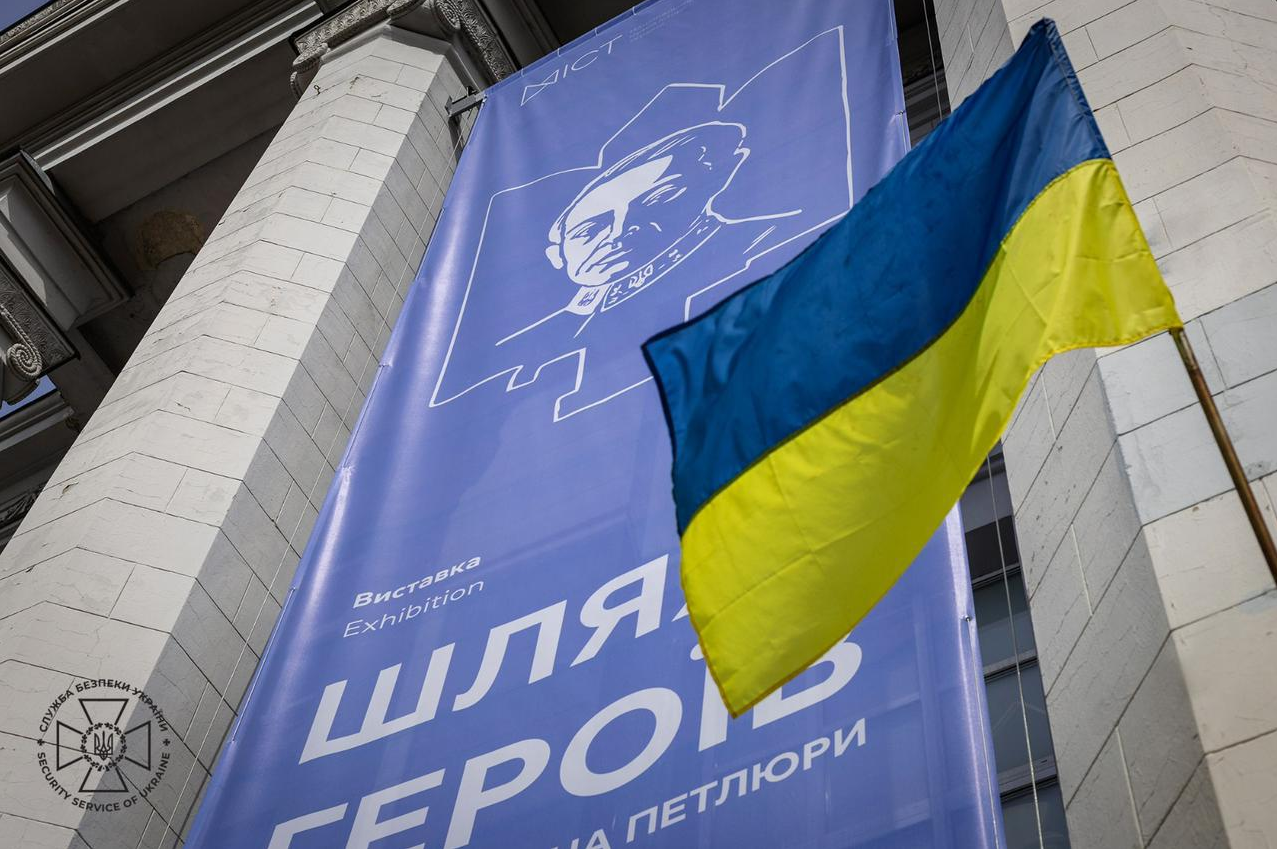 Служба безпеки України завдяки дальнім ударам по території Росії та проведенню спеціальних операцій сприяє наближенню миру в Україні, зазначив Хмара. 3