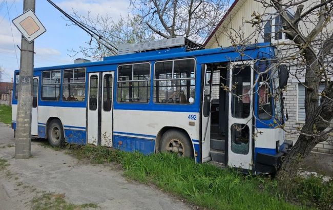 У Херсоні з 4 травня призупинять рух тролейбусів через погіршення ситуації з безпекою. У Херсоні з 4 травня призупинять рух тролейбусів через погіршення ситуації з безпекою. 1