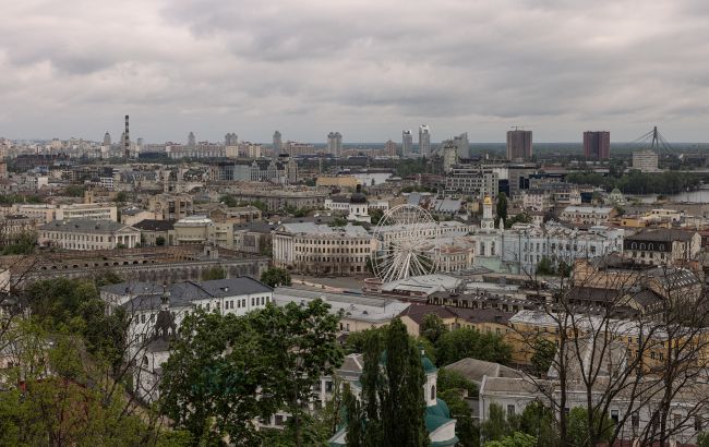 У Києві розташовано кілька пам'ятників, присвячених козацькій тематиці. Де можна знайти історичні місця? 1
