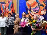 У Києві, в Картинній галереї, відбулася виставка під назвою "Твоє світло", що представляє роботи трьох художниць. 37