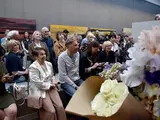 У Києві, в Картинній галереї, відбулася виставка під назвою "Твоє світло", що представляє роботи трьох художниць. 38