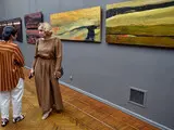 У Києві, в Картинній галереї, відбулася виставка під назвою "Твоє світло", що представляє роботи трьох художниць. 35