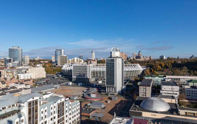 У Києві з 15 по 17 травня буде обмежено рух транспорту та заборонено паркування. Пропонуємо ознайомитися зі списком вулиць та графіком. 1