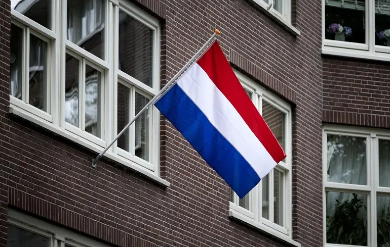 У Нідерландах було конфісковано 800 серверів у рамках розслідування справи, пов'язаної з російськими хакерами. Поліція здійснила обшуки в дата-центрах. 1