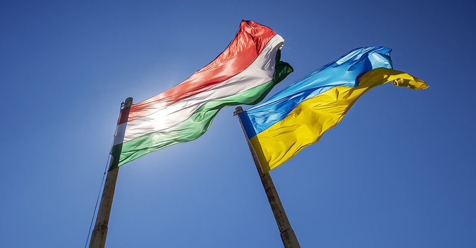 Україна вимагатиме від Угорщини компенсації за ситуацію із Ощадбанком Україна буде вимагати від Угорщини відшкодування у зв'язку з ситуацією, що склалася навколо Ощадбанку. 1