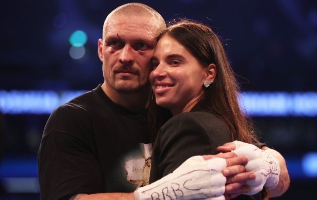 Усик здобув перемогу над Верховеном - дружина чемпіона поділилася зворушливими спільними фотографіями після бою. 1