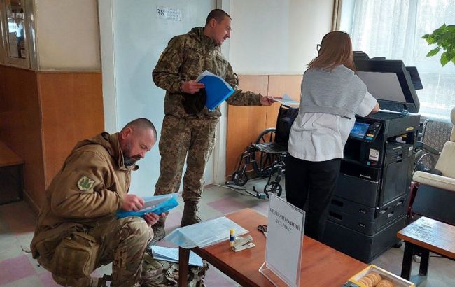 В Україні спростять процедуру отримання ВВК для іноземців, які бажають служити у Збройних Силах. 1