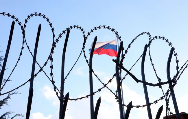 Велика Британія готує новий пакет санкцій проти Російської Федерації у зв'язку зі зменшенням обмежень на експорт нафти. 1