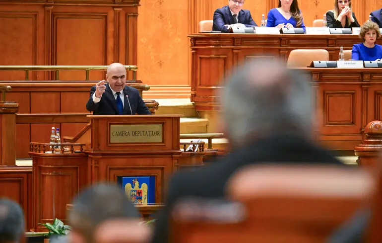Відставка уряду Румунії - Кабінет Іліє Боложана пішов у відставку через вотум недовіри Відставка уряду Румунії - Кабінет Іліє Боложана пішов у відставку через вотум недовіри 1