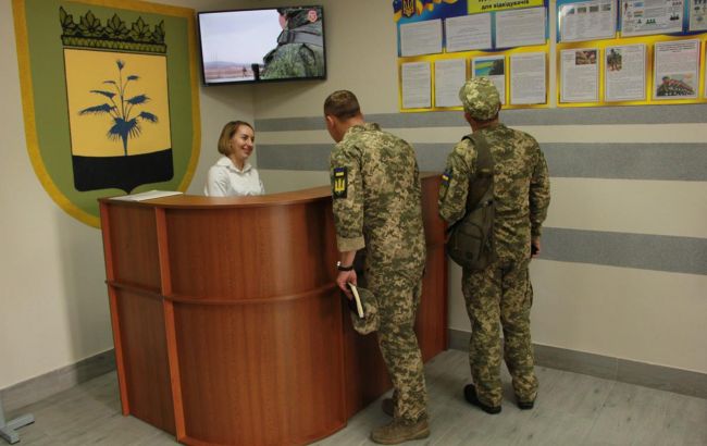 Виплати військовим затримуються – як це впливає на перекази та як повернути кошти, пояснення юриста. 1