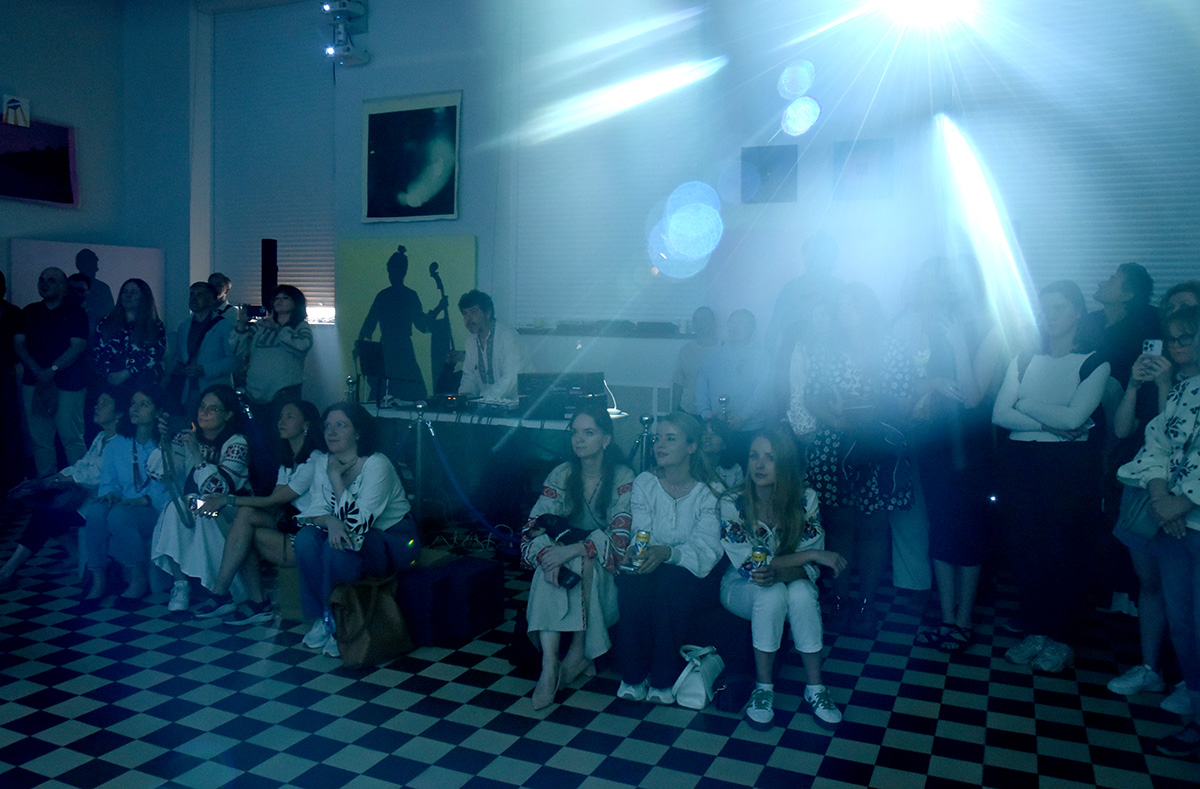Виставка Disco Art у Національному художньому музеї України представила поєднання живопису та музики - фото. 50