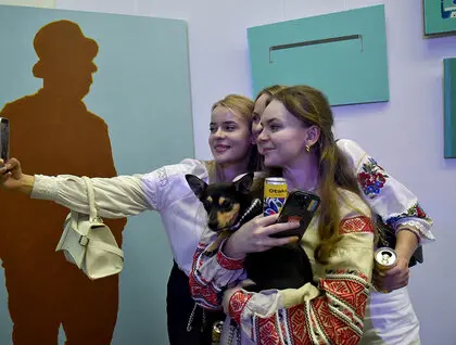 Виставка Disco Art у Національному художньому музеї України представила поєднання живопису та музики - фото. 31