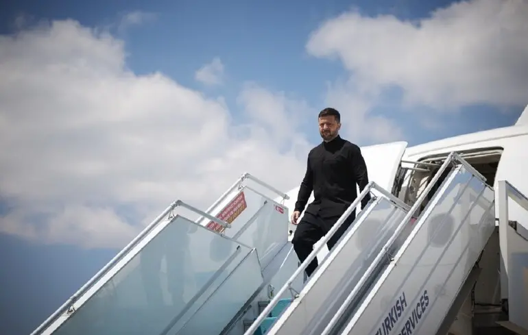 Візит президента Зеленського до Вірменії відбувається в рамках саміту Європейського політичного співтовариства, під час якого він проведе двосторонні переговори. Візит президента Зеленського до Вірменії відбувається в рамках саміту Європейського політичного співтовариства, під час якого він проведе двосторонні переговори. 1