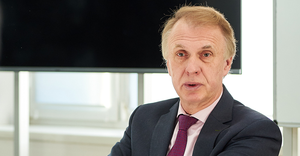 Володимир Огризко: Транзит російської нафти – вимушений крок заради 90 млрд допомоги Володимир Огризко: Транзит російської нафти є необхідним заходом для отримання 90 мільярдів допомоги. 1