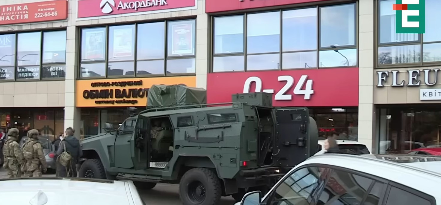 Зброя військового пенсіонера Васильченкова, що вчинив вбивства в Києві, перебувала в розшуку. Зброя військового пенсіонера Васильченкова, що вчинив вбивства в Києві, перебувала в розшуку. 1