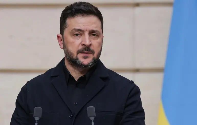 Зеленський охарактеризував як абсурд прохання про перемир'я з метою проведення параду, після чого відбуваються атаки на енергетичну інфраструктуру. Зеленський охарактеризував як абсурд прохання про перемир'я з метою проведення параду, після чого відбуваються атаки на енергетичну інфраструктуру. 1