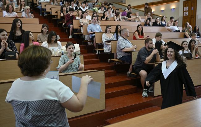 Зменшення кількості учнів у школах – які наслідки це матиме для університетів, прогнозує ректор Харківського національного університету імені В. Н. Каразіна. 1