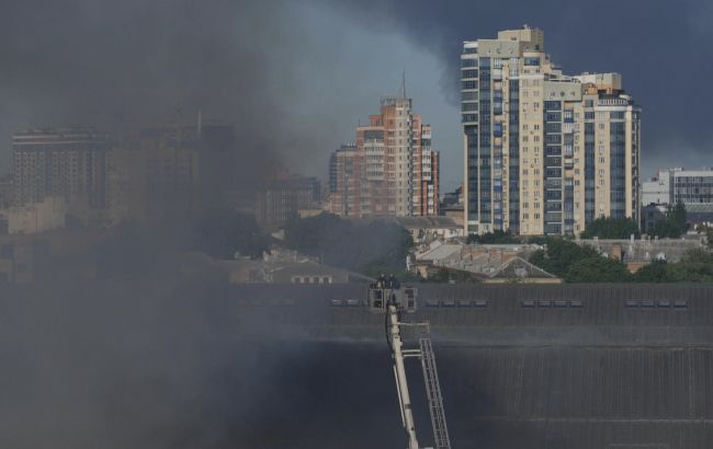 15 червня в Україні відбувся обстріл, під час якого президент Зеленський прокоментував зв'язок між цими подіями та ювілеєм Дональда Трампа. 1