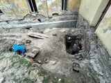 Археологи, які проводять розкопки Окольного замку, виявили вежу, що була засипана три століття тому, неподалік від бастіону Чорторийських. Фотографії знахідки представлені нижче. 4