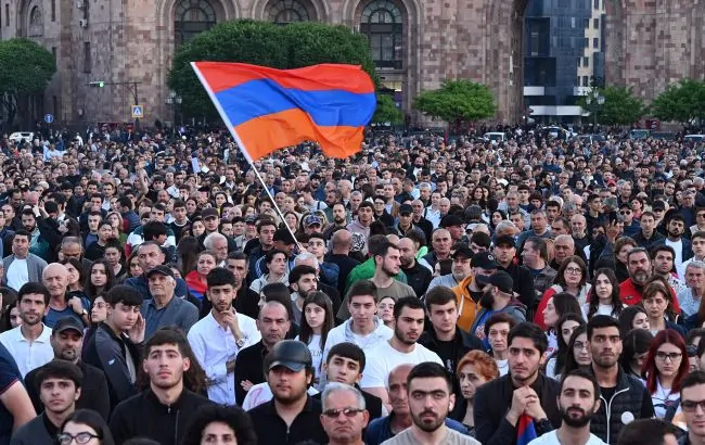 Центральна виборча комісія Вірменії не відсторонила проросійську партію від участі у виборах. 1