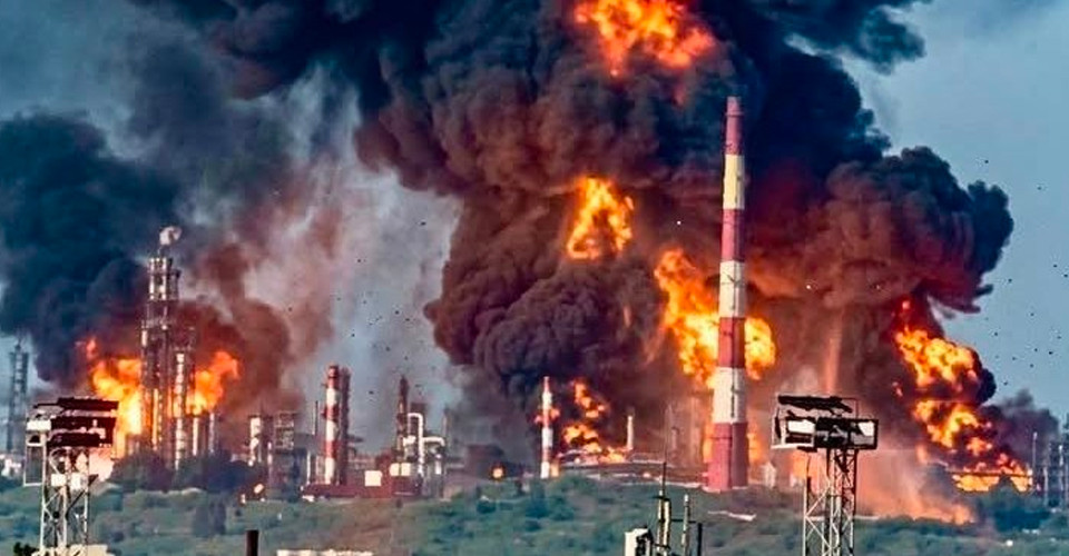 Внаслідок атак на нафтопереробні заводи Росія почне виготовляти бензин нижчої якості. 1