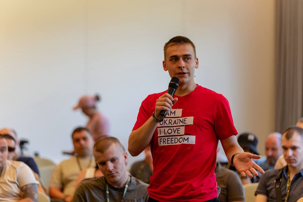 Дмитро Куницкий - історія військового медика, який рятує штурмовиків на передовій. Дмитро Куницкий - історія військового медика, який рятує штурмовиків на передовій. 3