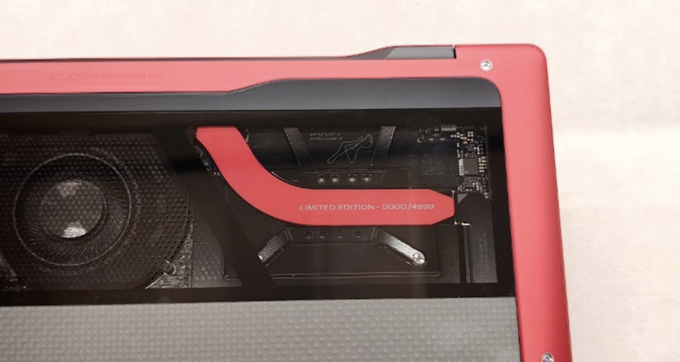 Ferrari та HP анонсували обмежену серію ноутбука, вартість якого становить 5599 доларів. 2