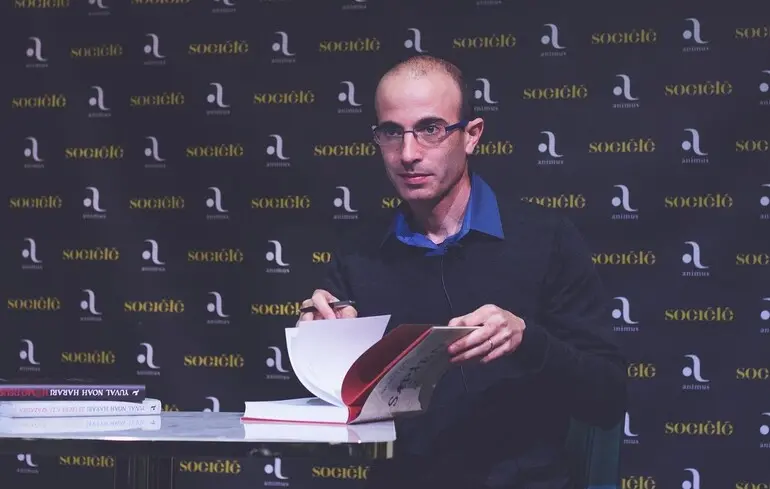 Ювал Ной Харарі радить ознайомитися з певними книгами, які сприятимуть розумінню штучного інтелекту, політичних процесів та перспектив розвитку. 1
