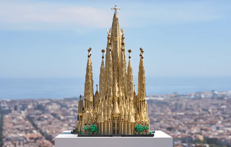 Компанія LEGO анонсувала випуск найбільшого набору конструкторів - Sagrada Família, який міститиме більше 12 тисяч елементів. 1