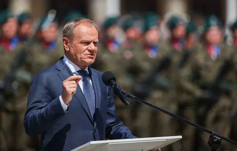 Конфлікт між Україною та Польщею, що виник через діяльність УПА, спонукав Туска звернутися до Зеленського та Навроцького. 1