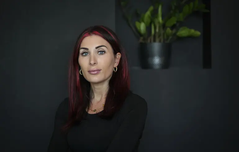 Лора Лумер усвідомила, що протягом тривалого часу була під впливом російської пропаганди. Блогерка, яка має зв'язки з Дональдом Трампом, поділилася своїми роздумами у відео. 1