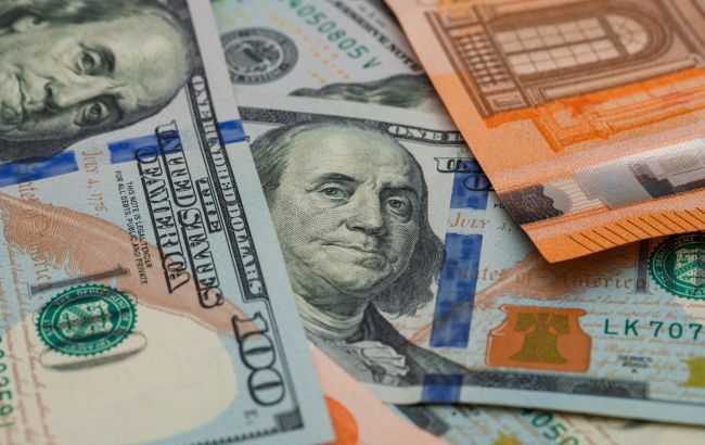 Міжнародні резерви України у травні знизилися до 45,7 мільярда доларів, згідно з інформацією Національного банку України. 1