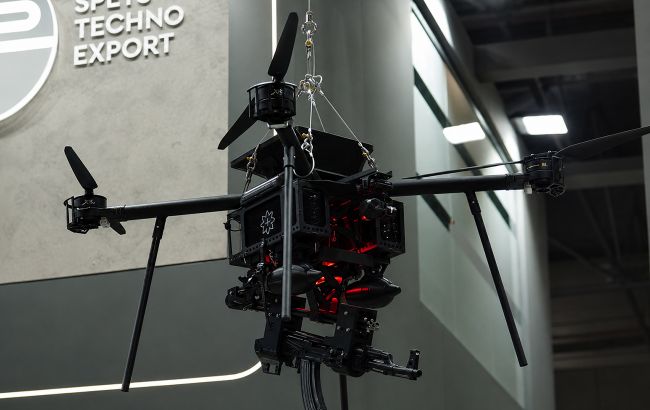 На виставці Eurosatory Україна презентувала дрон з автоматом під назвою Drone Squad Fury. 1