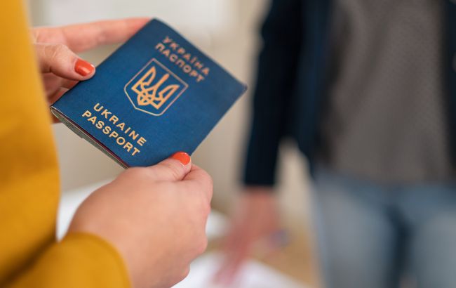 Перед подорожжю варто перевірити закордонні паспорти – які документи втратили свою чинність. 1