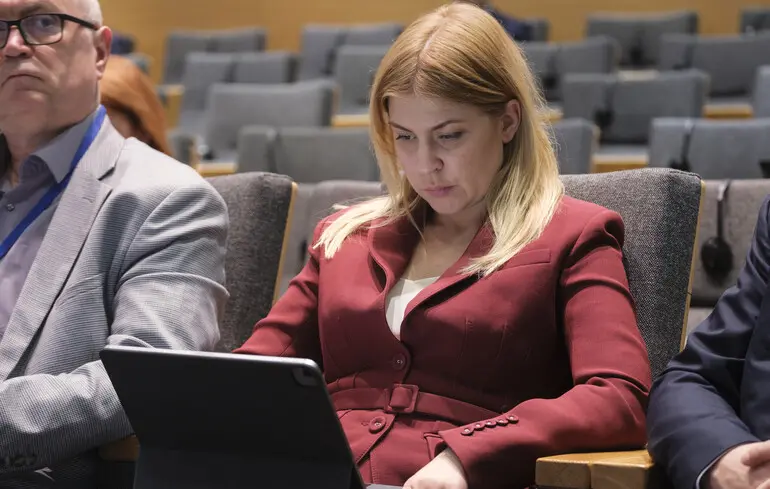 Переговори між Україною та Росією прокоментувала Стефанішина, зазначивши, що США також беруть участь у цьому процесі, а Росія докладає зусиль для досягнення своїх цілей. 1
